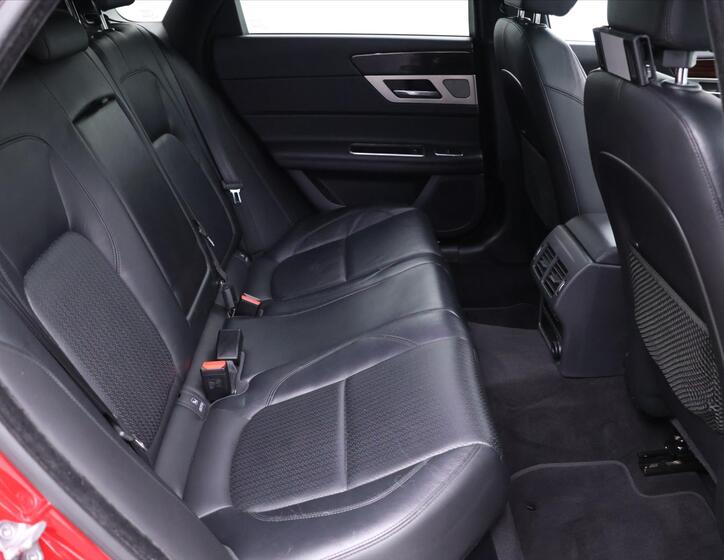 Jaguar XF 15