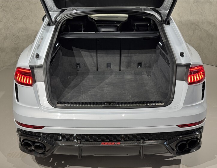 Audi RS Q8 19