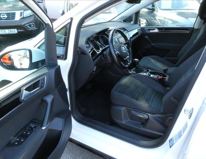Volkswagen Touran 17