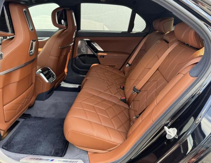 BMW i7 7