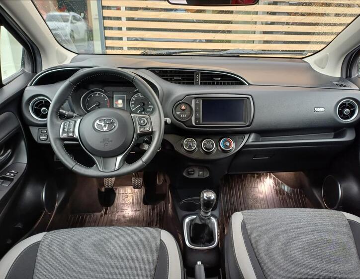 Toyota Yaris 5