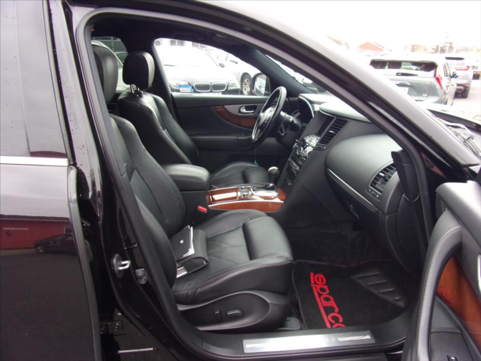 Infiniti FX30 10