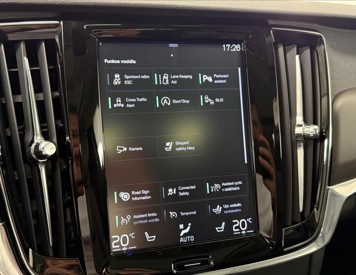 Volvo V90 21