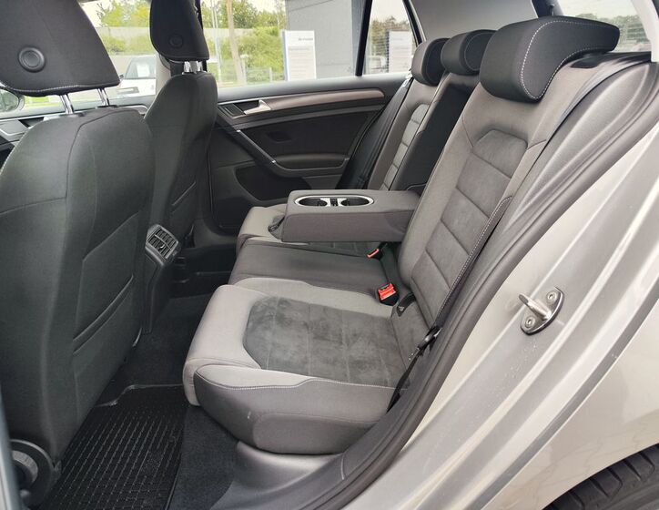 Volkswagen Golf 11