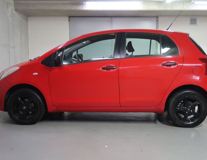 Toyota Yaris 8