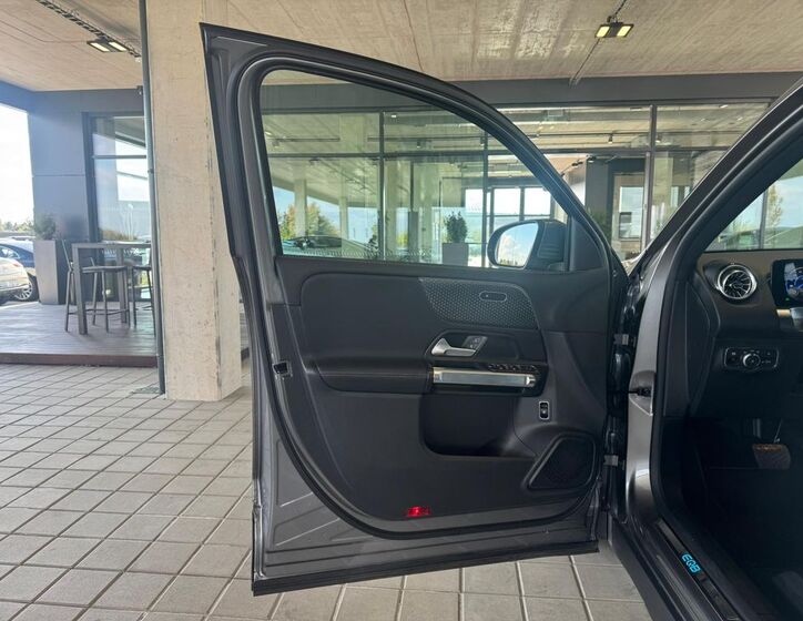 Mercedes-Benz EQB 9