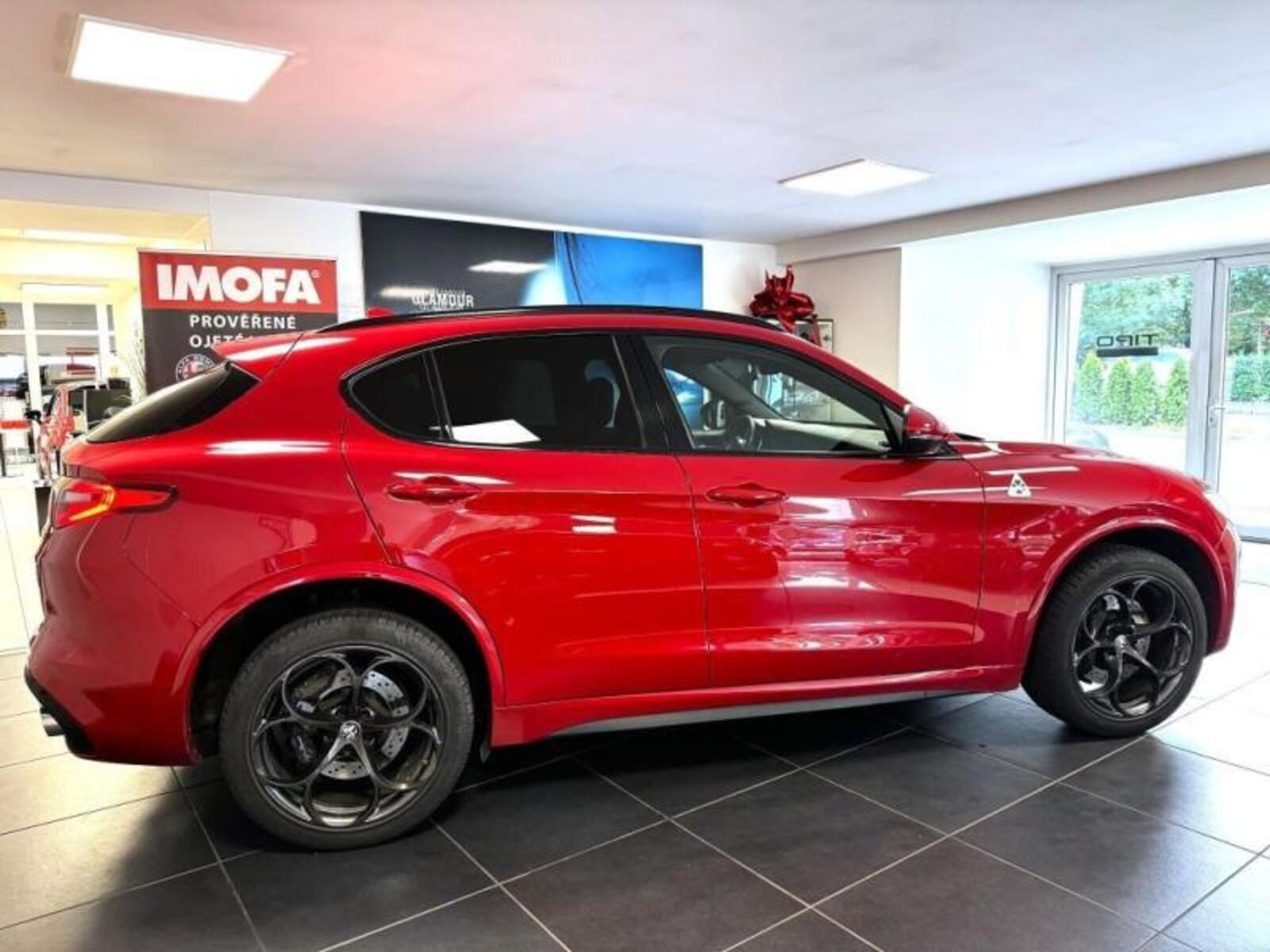 Alfa Romeo Stelvio 4