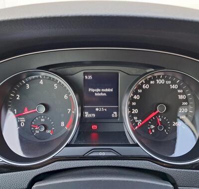Volkswagen Passat 9