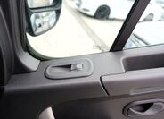 Nissan NV400 18