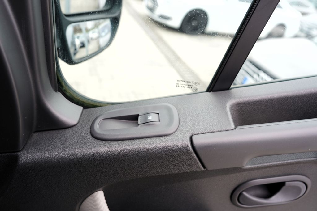 Nissan NV400