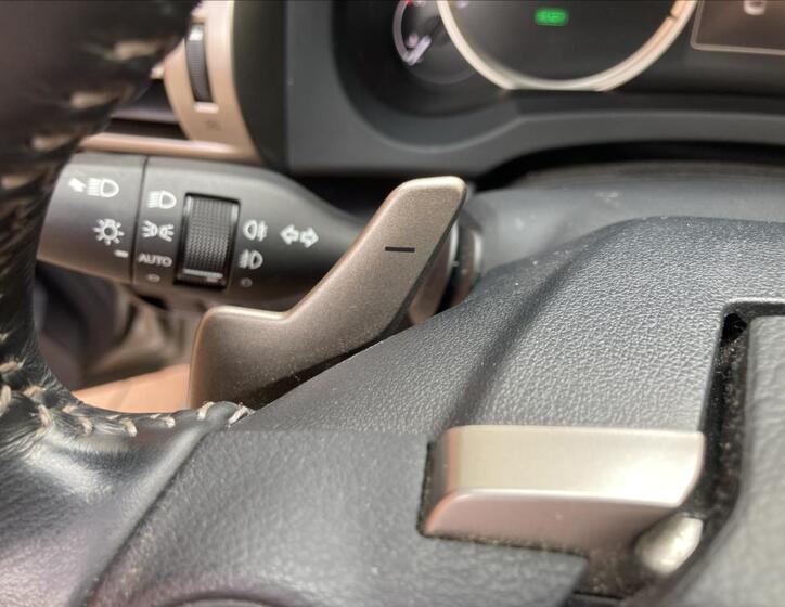 Lexus IS 300h 15