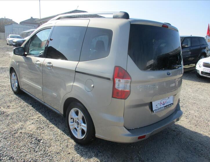 Ford Tourneo Courier 3