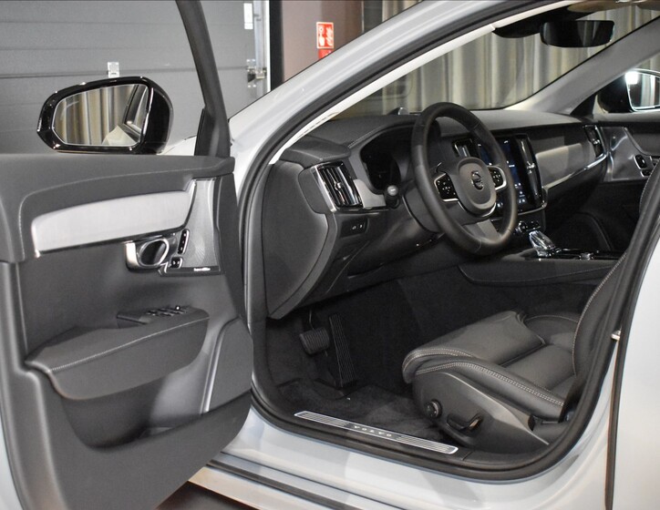 Volvo V90 16