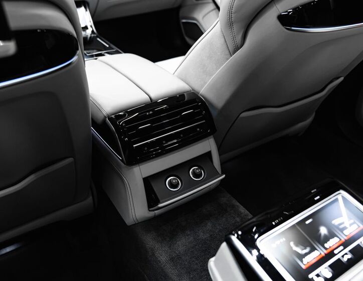 Audi A8 26