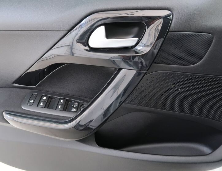Peugeot 208 14