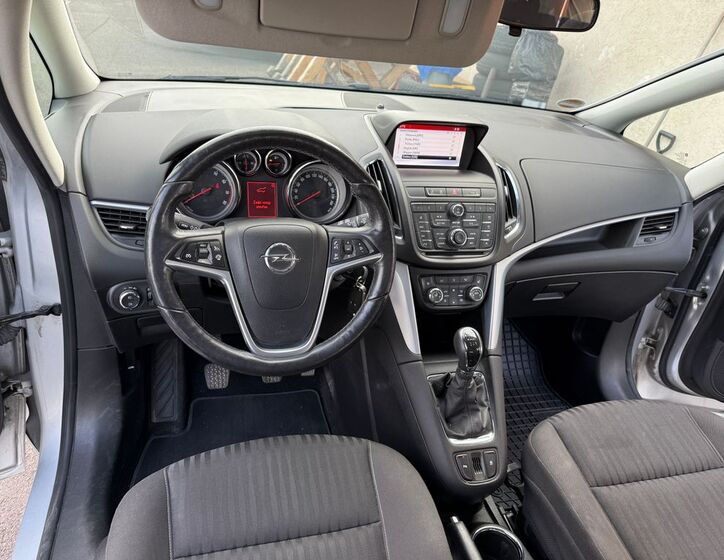 Opel Zafira 8