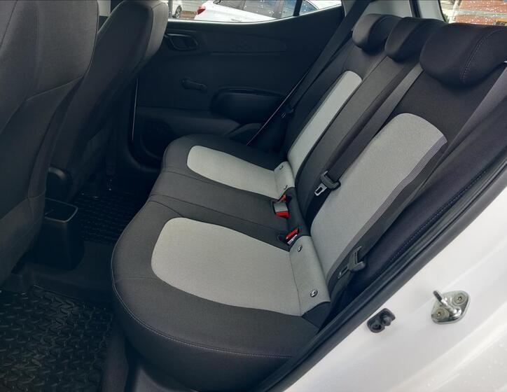 Hyundai i10 17
