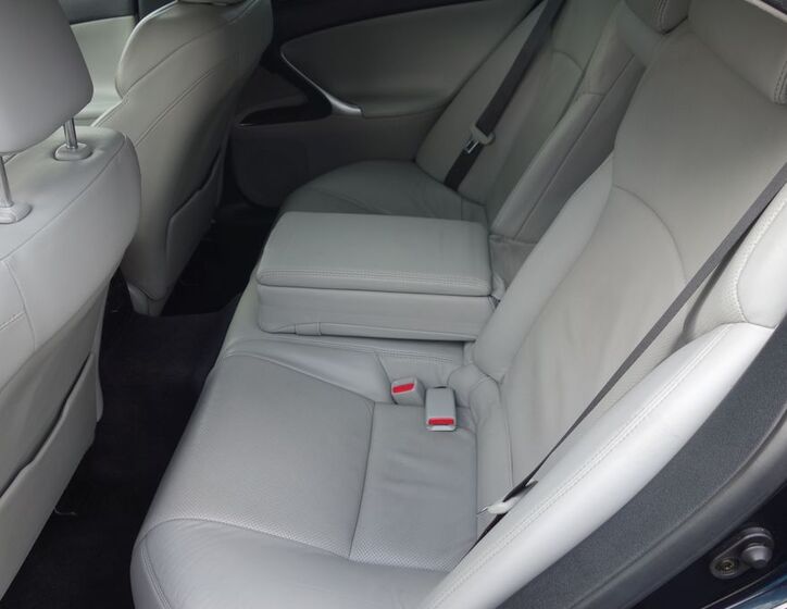 Lexus IS 220 30