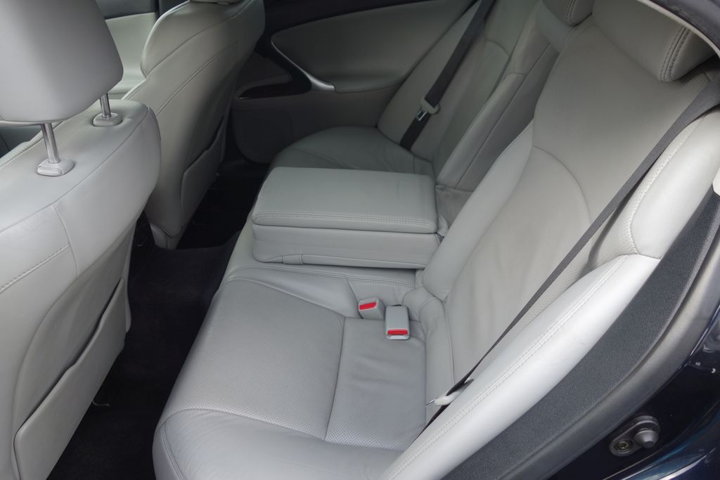 Lexus IS 220