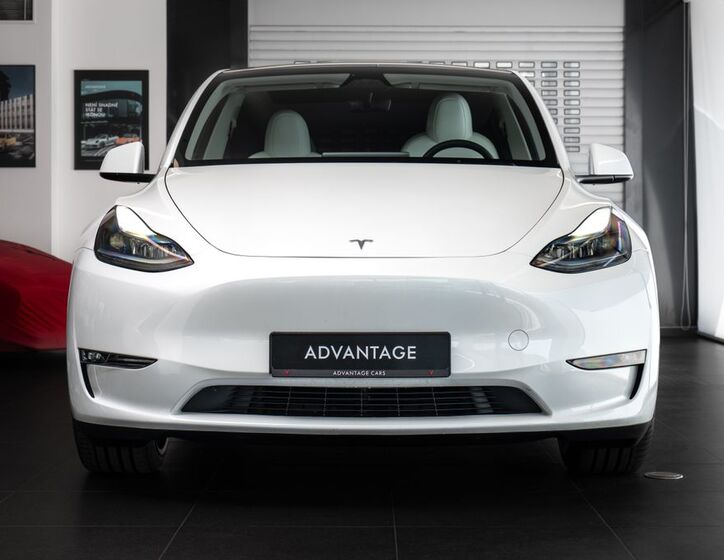 Tesla Model Y 2
