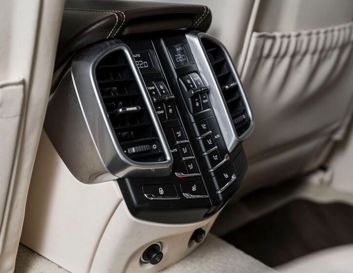 Porsche Cayenne 12