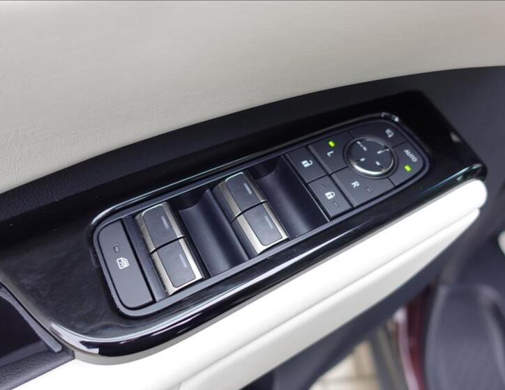 Lexus LM 350h 18