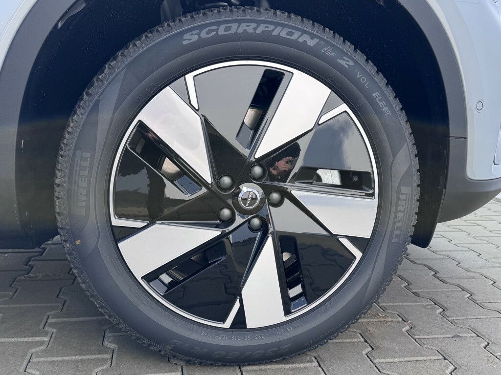 Volvo EX40