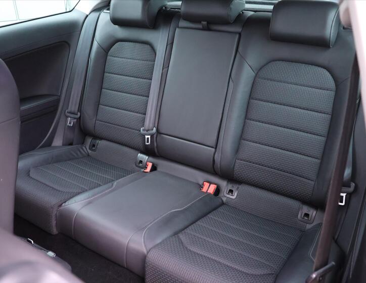Volkswagen Golf 16