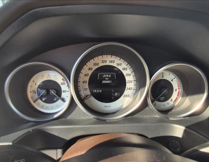 Mercedes-Benz Třídy E 8