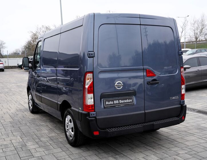 Nissan NV400 4
