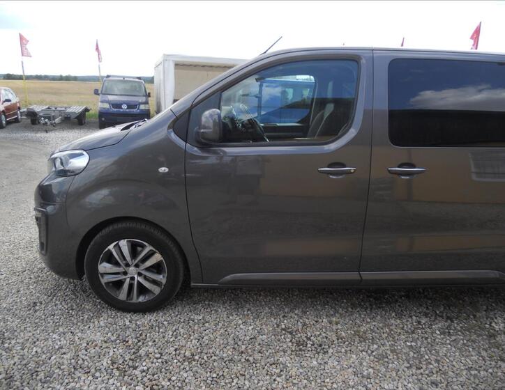 Peugeot Traveller 10