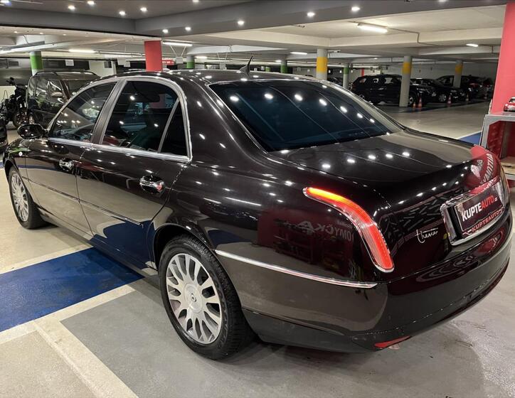 Lancia Thesis 3