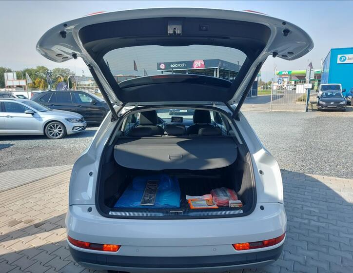 Audi Q3 12