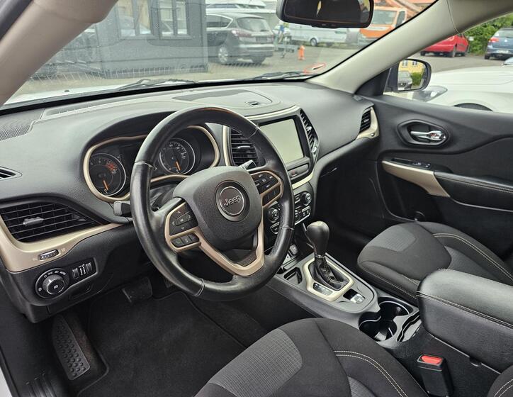 Jeep Cherokee 11