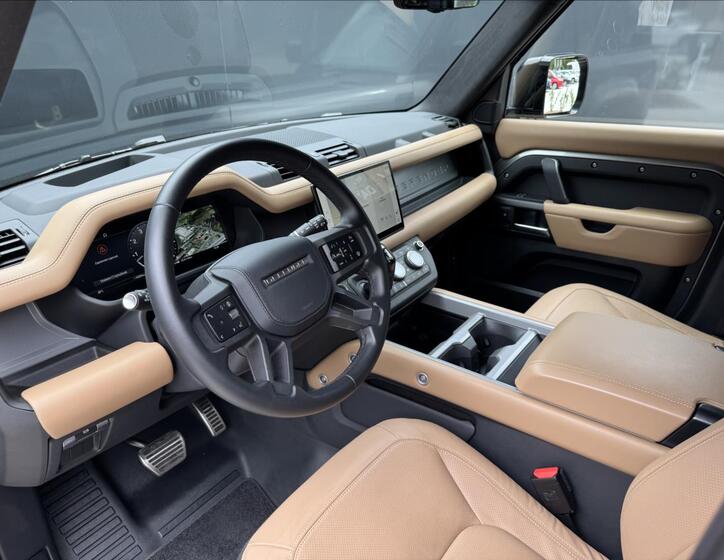 Land Rover Defender 9