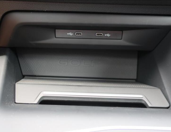 Volkswagen Golf 26