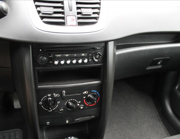 Peugeot 207 11