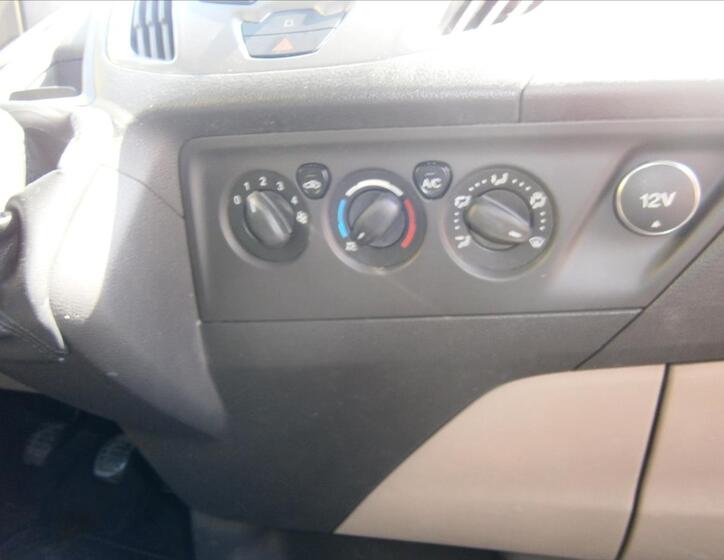 Ford Tourneo Custom 15