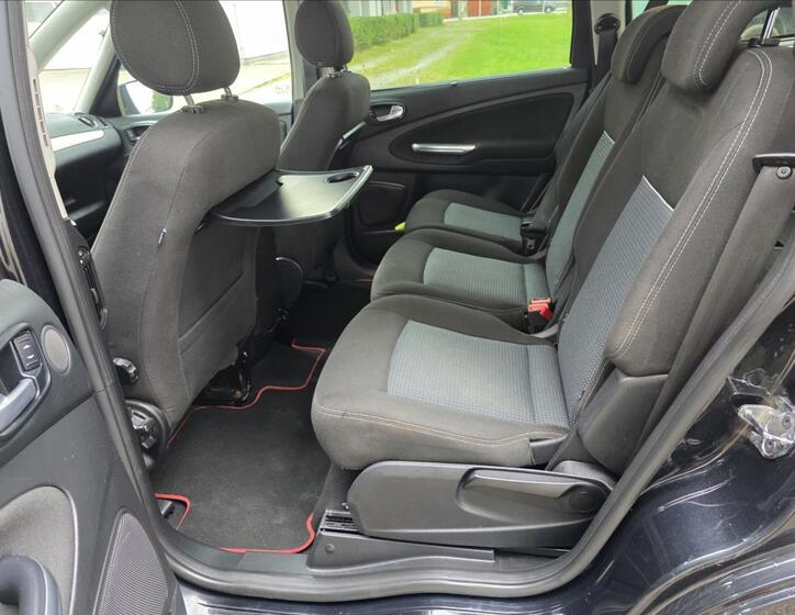 Ford Galaxy 18