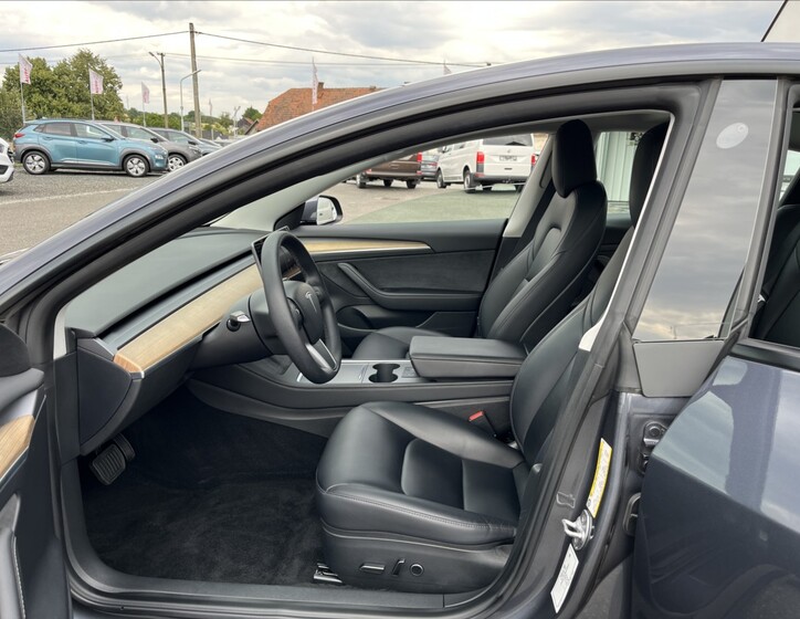 Tesla Model 3 16