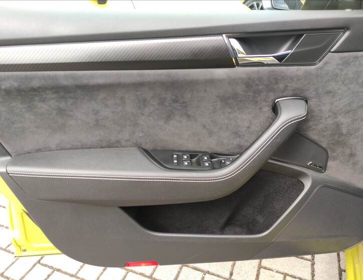 Škoda Superb 9