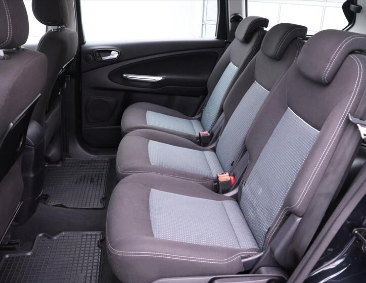 Ford Galaxy 16