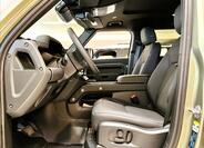 Land Rover Defender 10