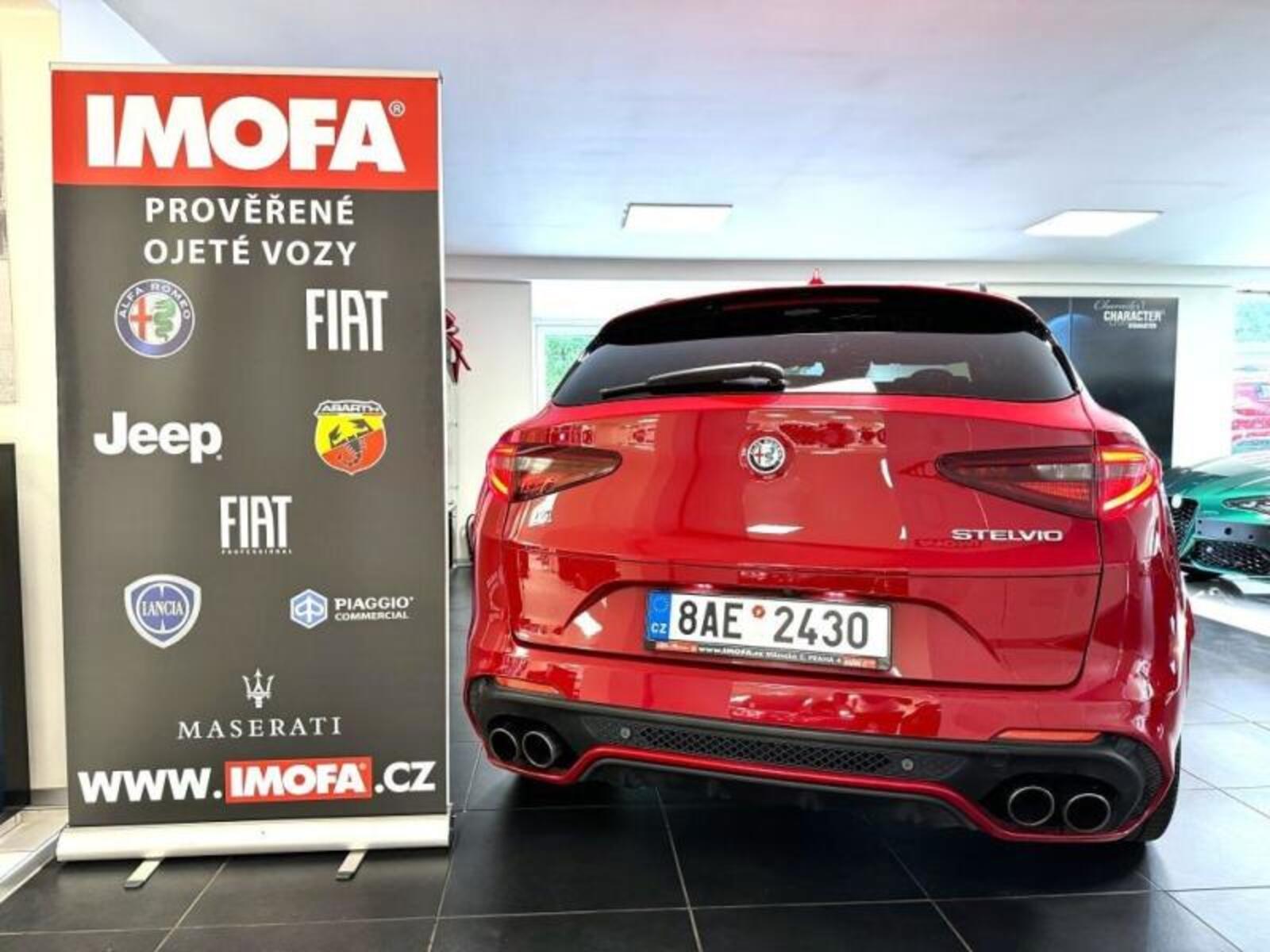 Alfa Romeo Stelvio 5