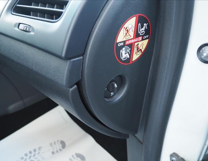 Renault Fluence 16