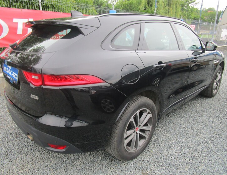 Jaguar F-Pace 6
