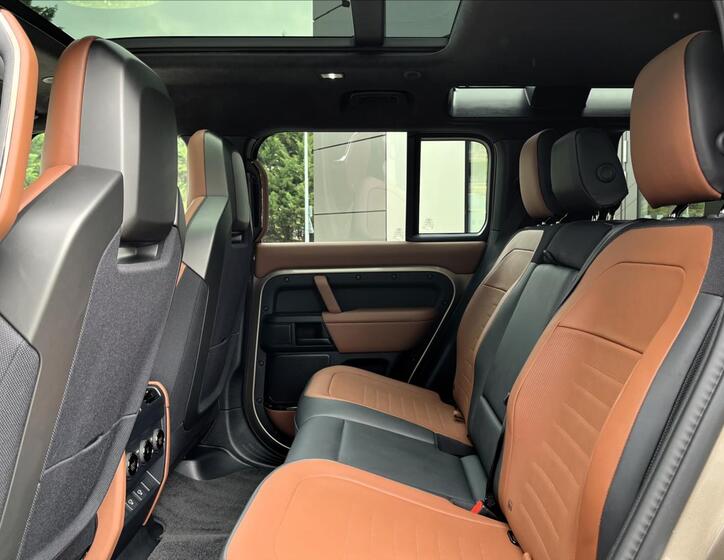 Land Rover Defender 39