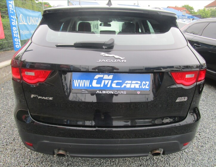 Jaguar F-Pace 5