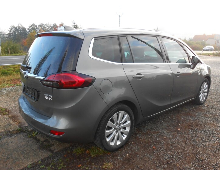 Opel Zafira 6
