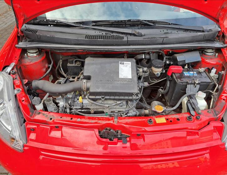 Daihatsu Sirion 38